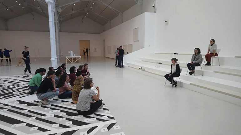 Equipo 2017 en la exposición Esther Ferrer. Todas las variaciones son válidas, incluida esta