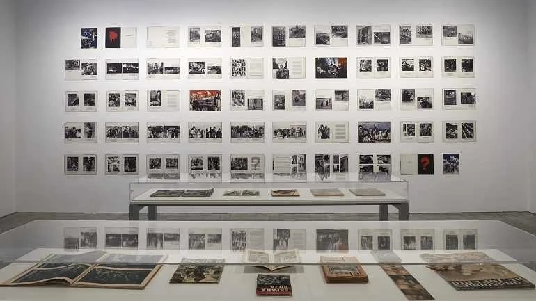Vista de sala de la exposición fotos & libros. España 1905-1977, 2014