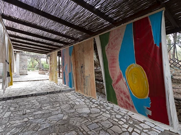 Vivian Suter, Nisyros, 2017. Installation view. Photo: Stathis Mamalakis. Courtesy documenta 14, Atenas