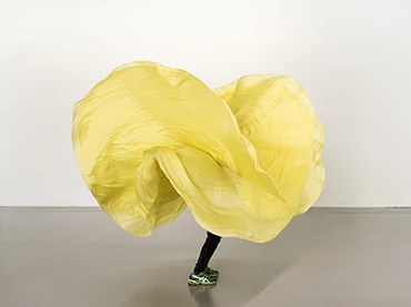 Ola Maciejewska interpretando Loie Fuller: Research, © Martin Argyroglo