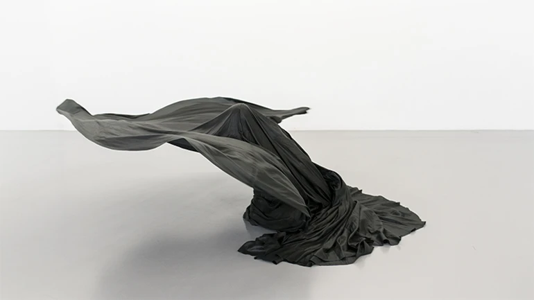 Ola Maciejewska interpretando Loie Fuller: Research, © Martin Argyroglo