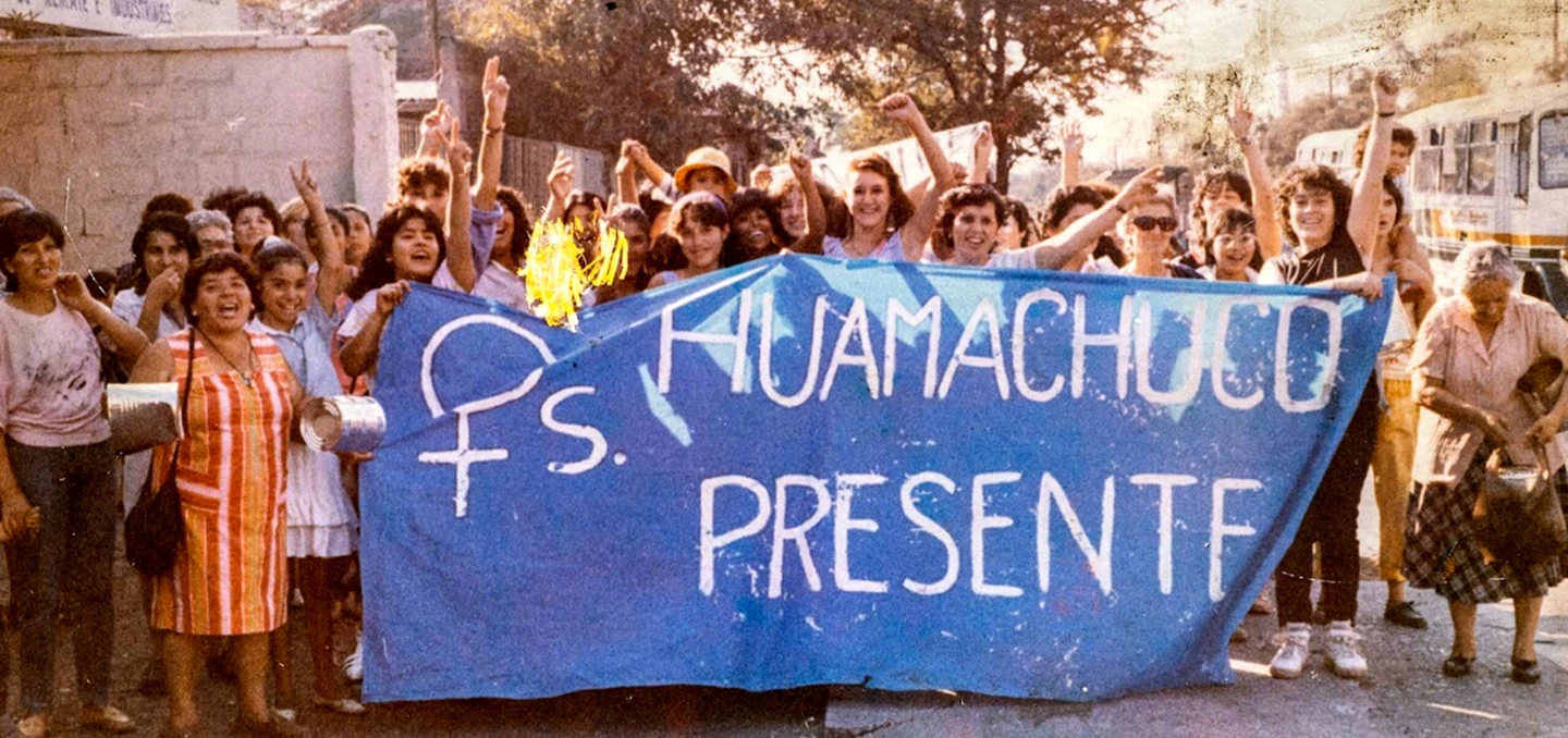 Participación en las jornadas nacionales de protesta, década de 1980. Fotografía. Cortesía archivo Histórico Casa de la Mujer de Huamachuco