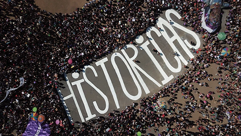 Brigada Laura Rodig de la Coordinadora Feminista 8M (CF8M), Históricas. Intervención durante la huelga general feminista, Plaza Baquedano, Santiago de Chile, 8 de marzo de 2020