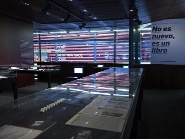 Vista de sala la exposición No es nuevo, es un libro, 2014