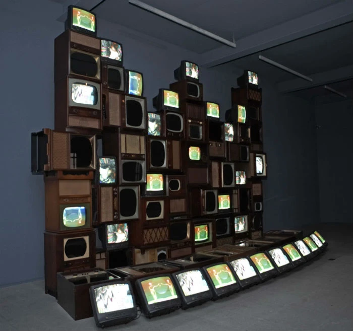 Vista de una sala de la muestra Primera generación. Arte e imagen en movimiento (1963-1986)