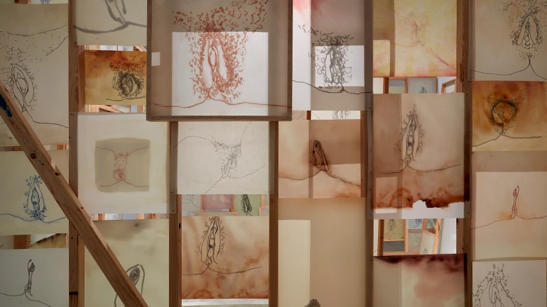 Vista de la exposición Ida Applebroog. Marginalias, 2021