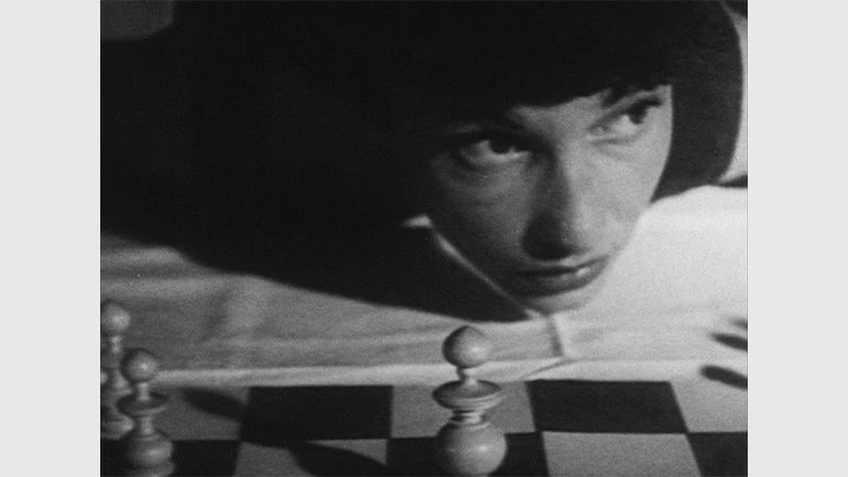 Maya Deren. At Land. Película, 1944. Cortesía LUX, Londres