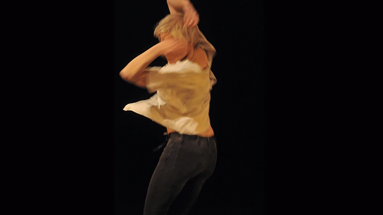 Meg Stuart, An evening of solo works [Una velada de solos], 2018. Fotografía: © Giannina Urmeneta Ottiker