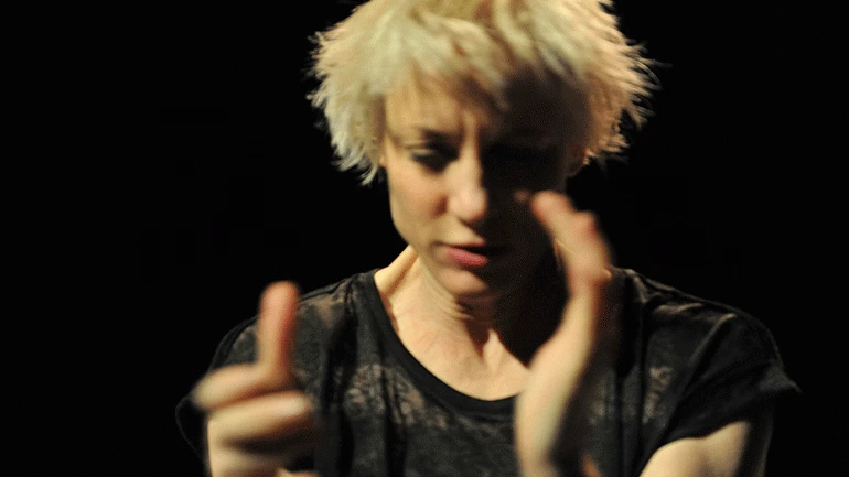 Meg Stuart, An evening of solo works [Una velada de solos], 2018. Fotografía: © Giannina Urmeneta Ottiker