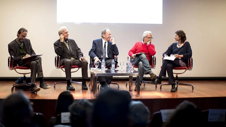 Imagen de la mesa redonda