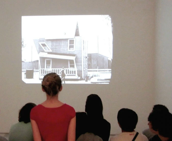 Grupo en la sala 210 de la Colección