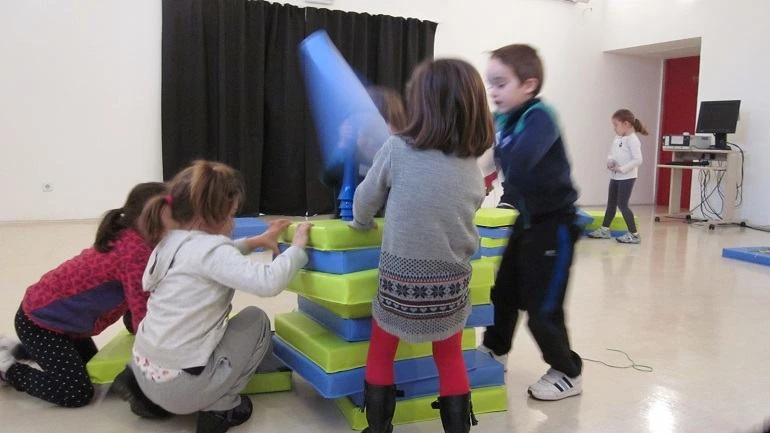 Participantes durante el juego libre