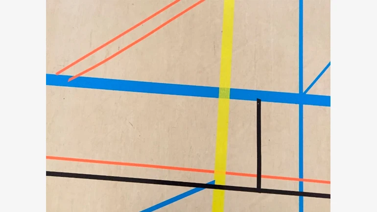 Grupo 5º Educación Primaria, Ejercicio de matemáticas sobre el suelo a propósito de Mondrian, 2021. Obra realizada en pAULA. Fotografía: Cristina Gutiérrez