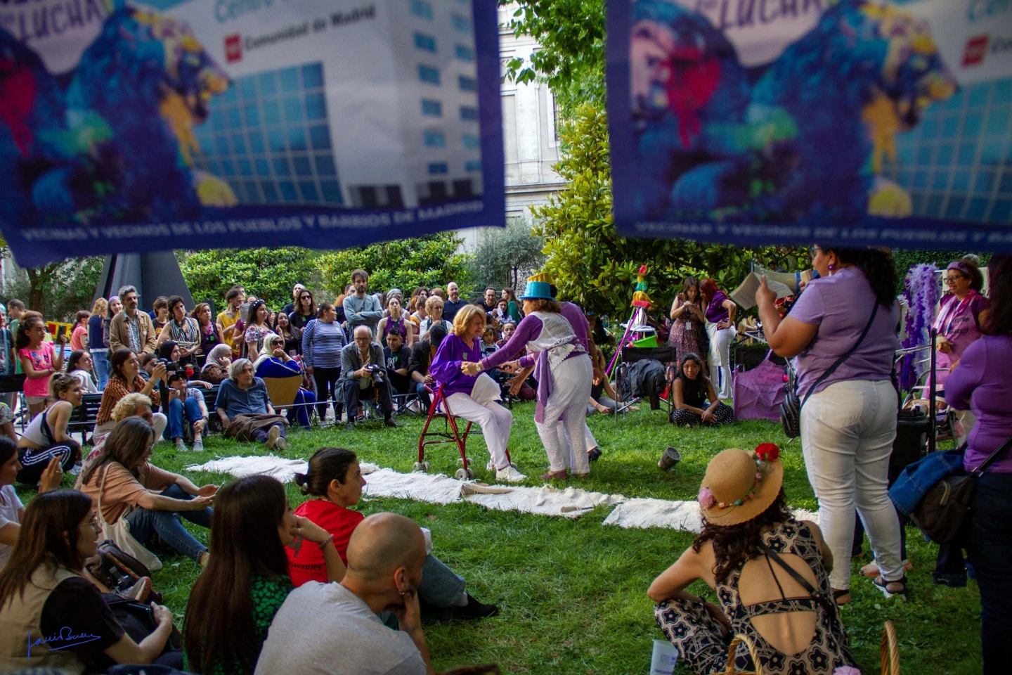 Picnic del barrio. Reencantando Lavapiés, jardín del Museo Reina Sofía, 2023. Fotografía: Adriana Fernández García
