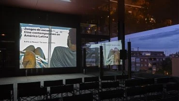 Cine de verano en Edificio Nouvel, Terrazas
