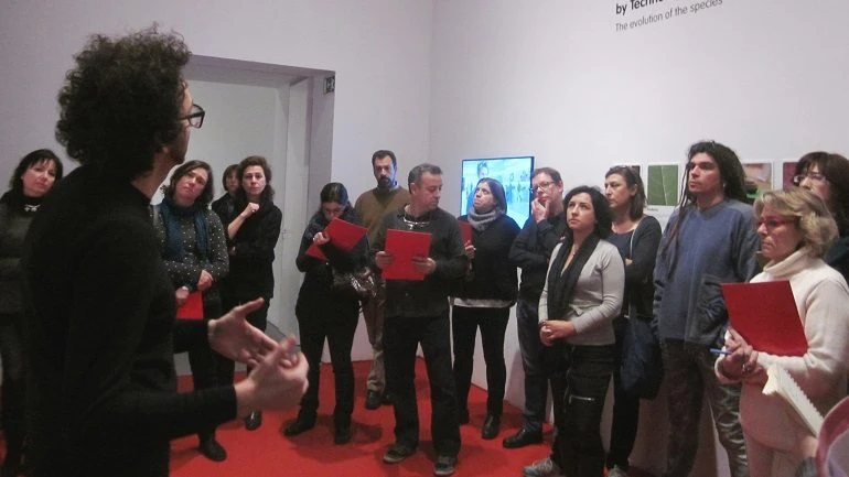 Profesores asisten a una sesión preparatoria con el artista Daniel García Andújar