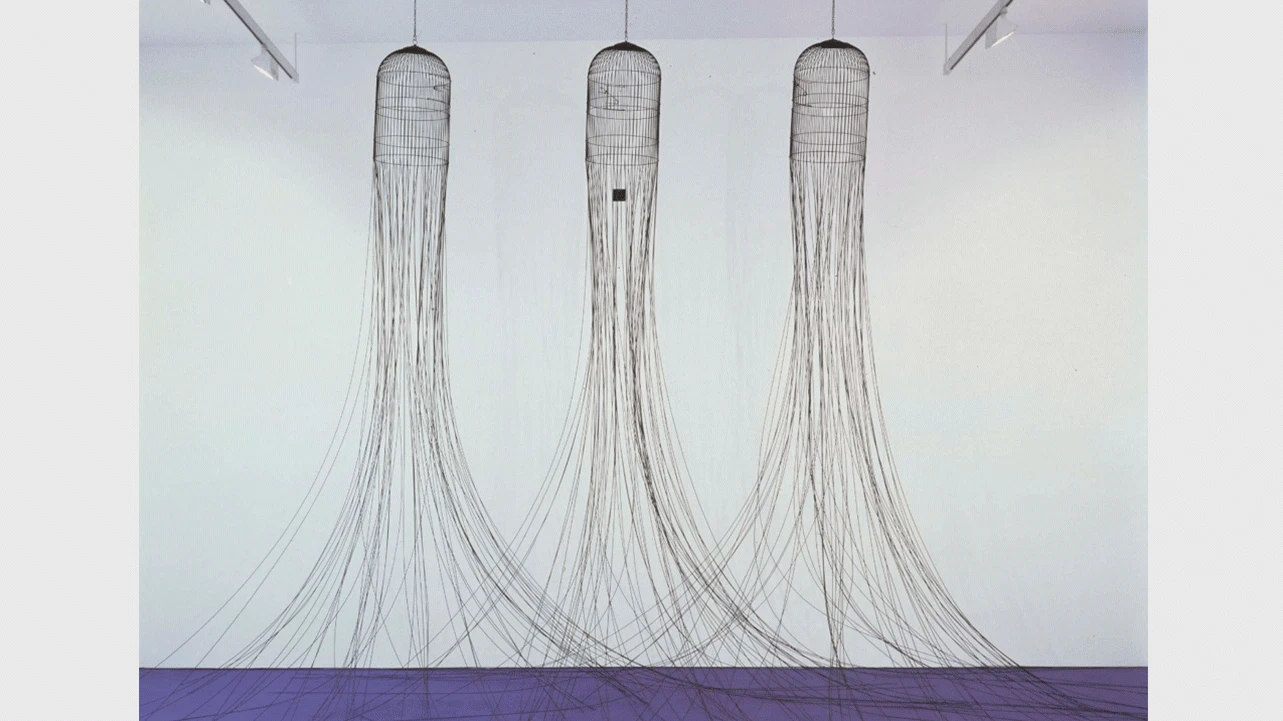 Pepe Espaliú, Sin título (Tres jaulas), 1992. Alambre de hierro esmaltado en negro. Museo Nacional Centro de Arte Reina Sofía, Madrid