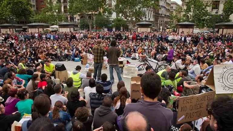 Adolfo Senbra. Asamblea popular en Valencia, 2011