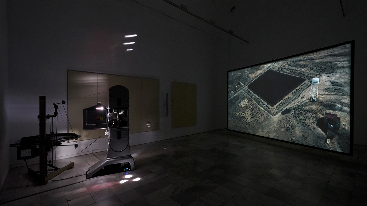 Rosa Barba, Bending to Earth [Doblarse hacia la tierra], 2015. Museo Reina Sofía