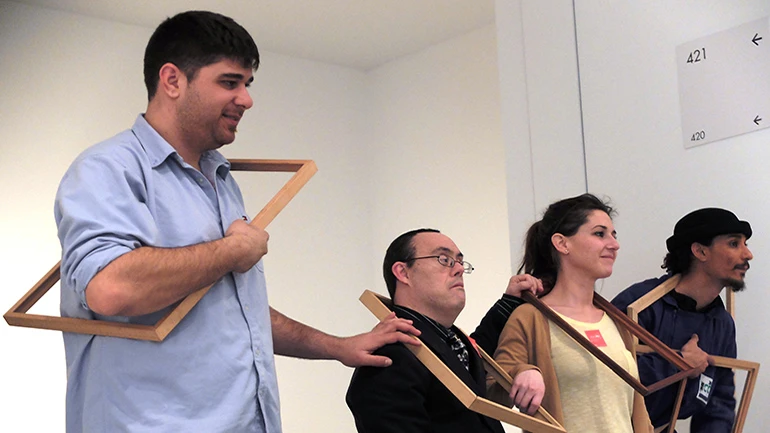 Participantes actuando en las diversas propuestas circenses