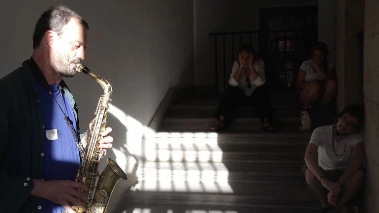 Jean-Luc Guionnet y Artur Vidal. Dos conciertos simultáneos para dos escaleras. Farfulleos y Tarabillas