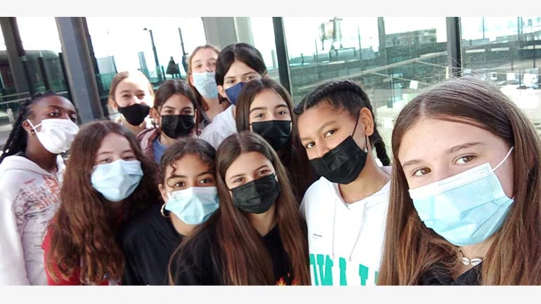 Ejercicio en grupo durante la creación de Selfi, 2022