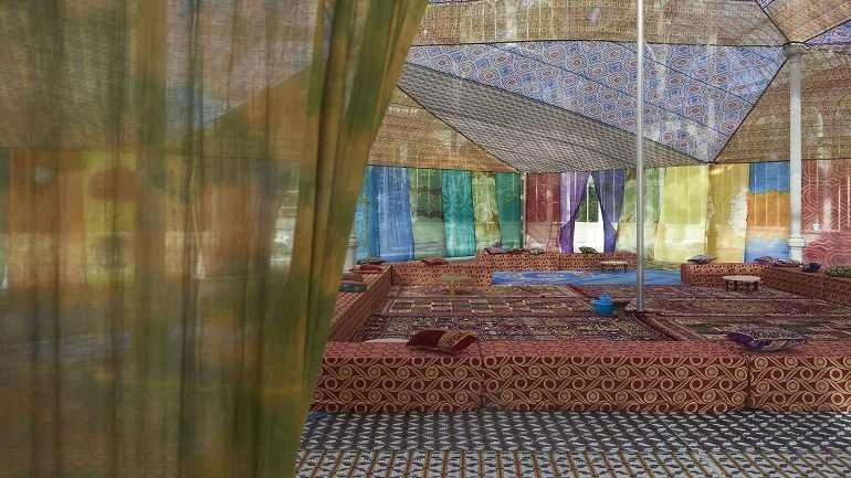 Vista de sala de la exposición. Federico Guzmán. Tuiza. Las culturas de la jaima, 2015