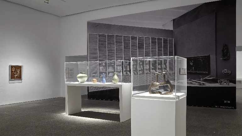 Vista de sala de la exposición Campo Cerrado. Arte y poder en la posguerra española. 1939-1953