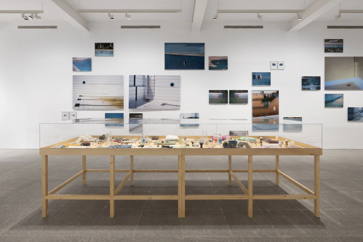 Vista de la Sala 8: ¿Qué le hace el sida al arte?