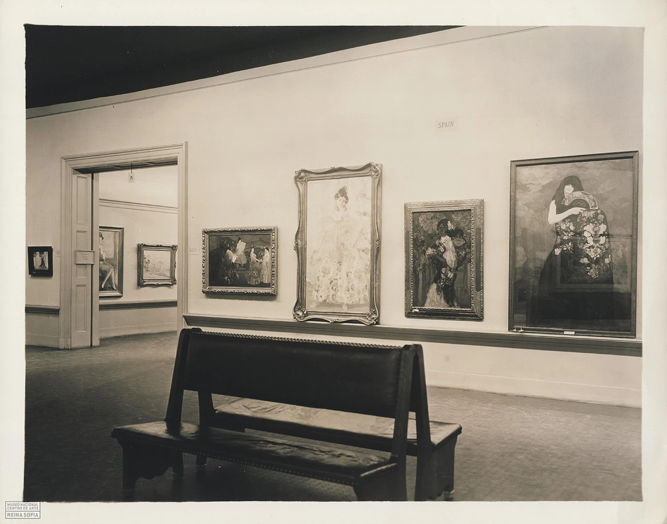 Vista de una de las salas de la exposición en el Carnegie Institute, Pittsburgh, 1929. Archivo Adriano del Valle. Biblioteca y Centro de Documentación del Museo Reina Sofía