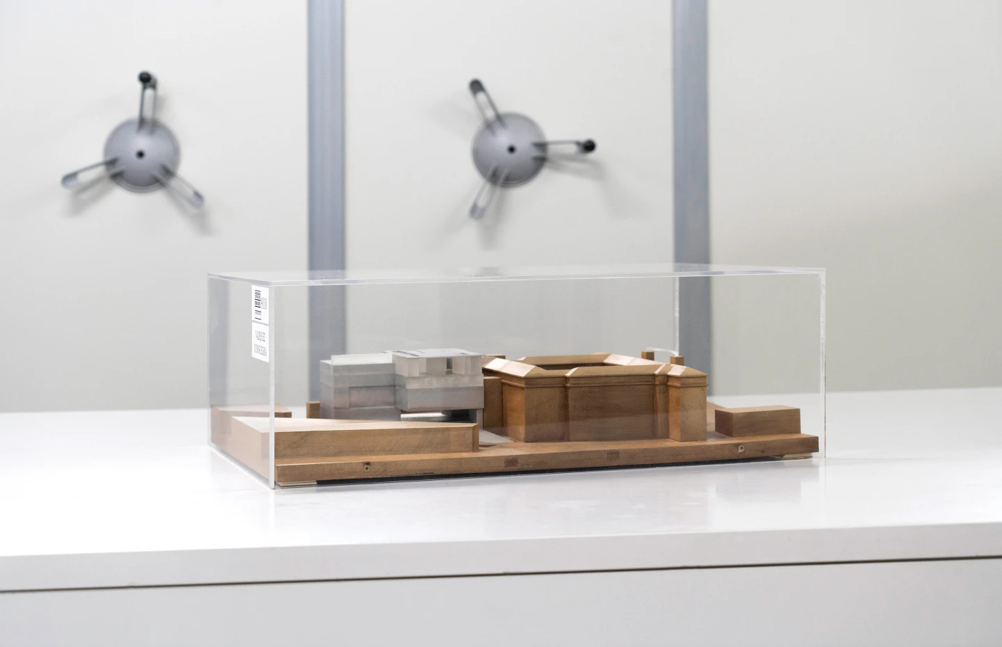 Maqueta de propuesta para la ampliación del Museo Reina Sofía custodiada en el Archivo Central