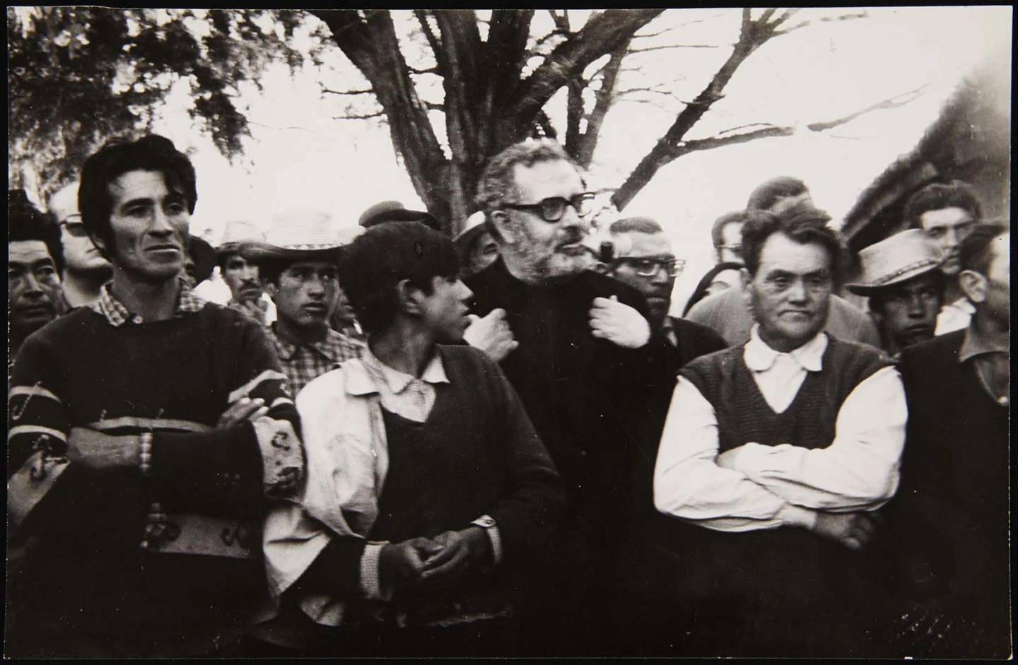 Moreno Galván durante su visita a una cooperativa agraria al sur de Santiago de Chile, 1971. Archivo José María Moreno Galván. Biblioteca y Centro de Documentación del Museo Reina Sofía