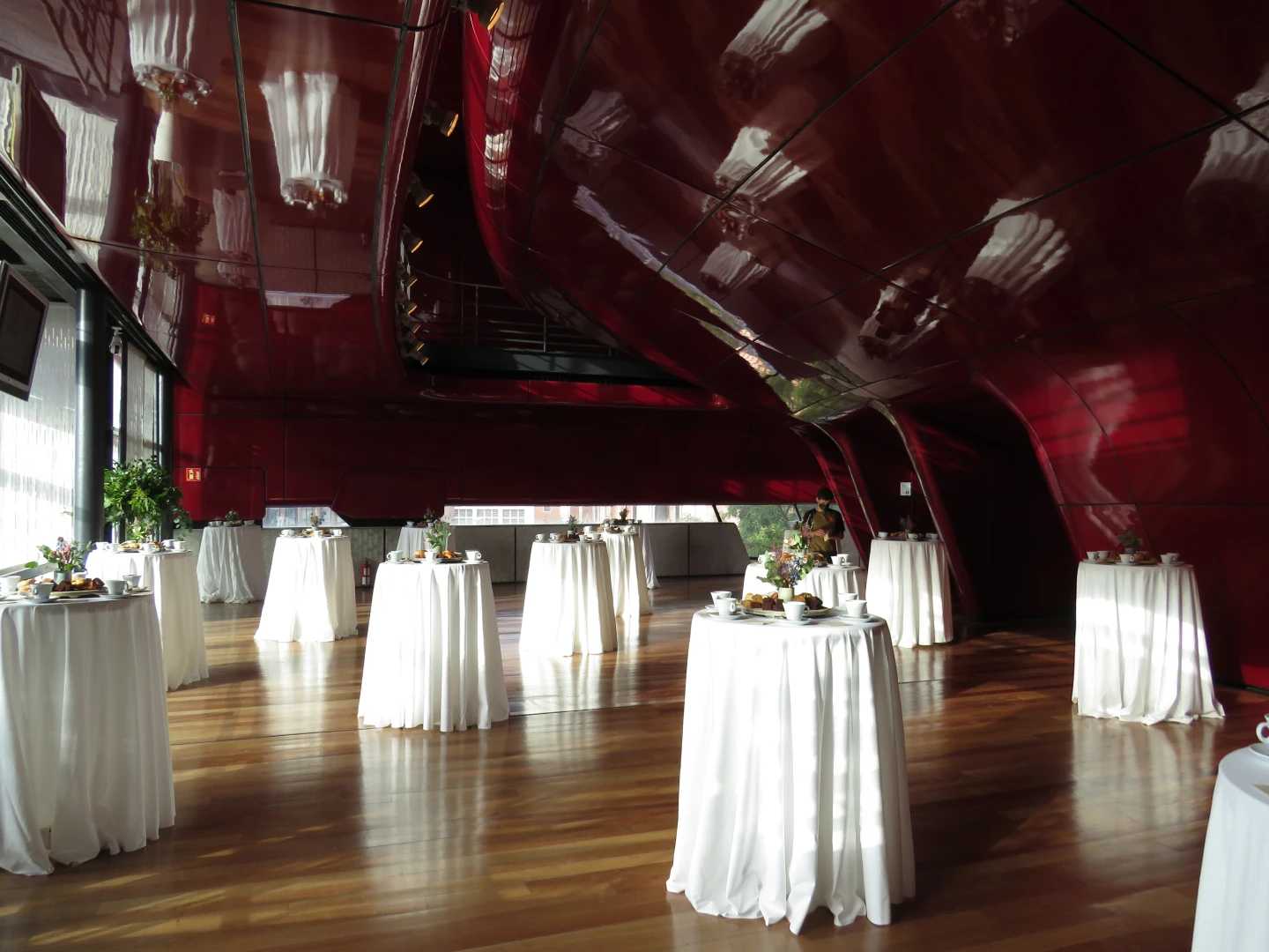 Vestíbulo de los auditorios del Edificio Nouvel, Museo Reina Sofía