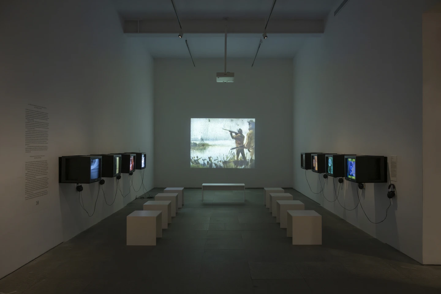 Vista de la Sala 16 «Culturas videográficas de los años ochenta: La imagen sublime». Fotografía: Roberto Ruiz 