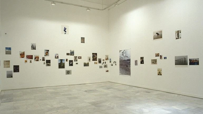 Vista de sala de la exposición. Wolfgang Tillmans. Fruicciones, 1998