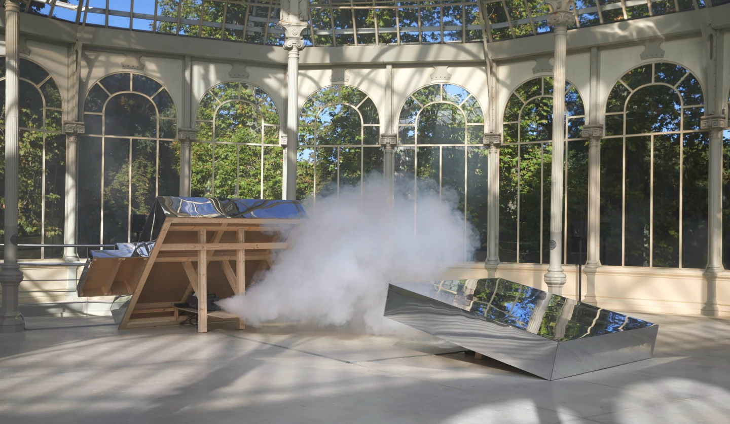 Vista de la exposición Pauline Boudry / Renate Lorenz. El cristal es mi piel. Museo Reina Sofía, 2022