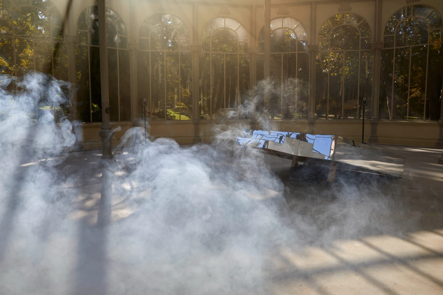 Vista de la exposición Pauline Boudry / Renate Lorenz. El cristal es mi piel. Museo Reina Sofía, 2022