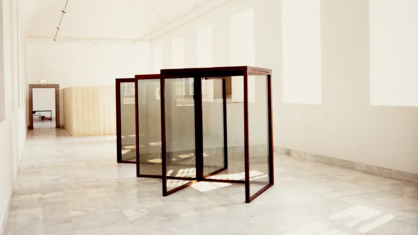 Vista de sala de la exposición. Dan Graham, 1987