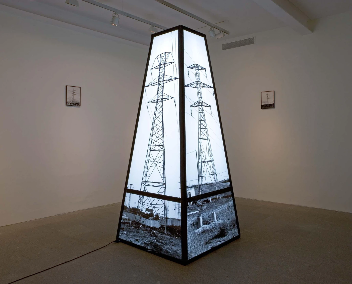 Antoni Muntadas. Monumento genérico, 1987 - 1988. Installation. Museo Nacional Centro de Arte Reina Sofía Collection, Madrid