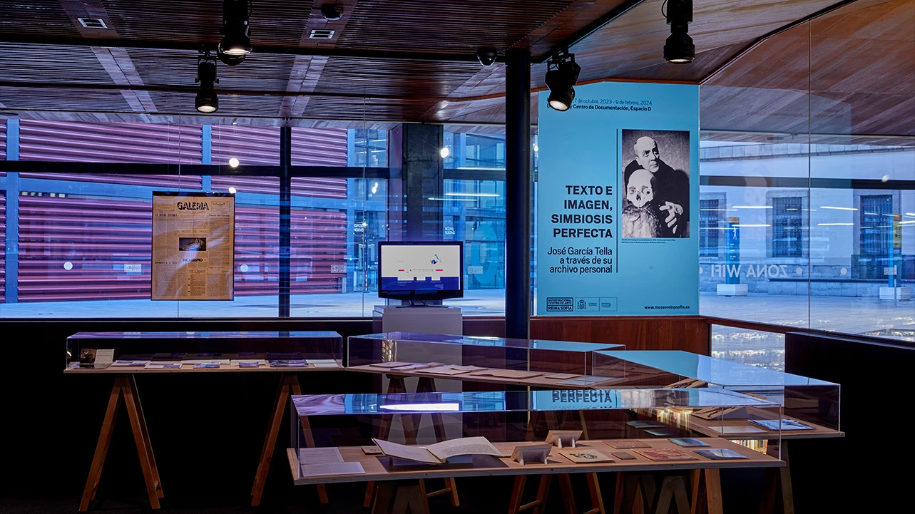 Vista de la exposición Texto e imagen, simbiosis perfecta. José García Tella a través de su archivo personal. Museo Reina Sofía, 2023