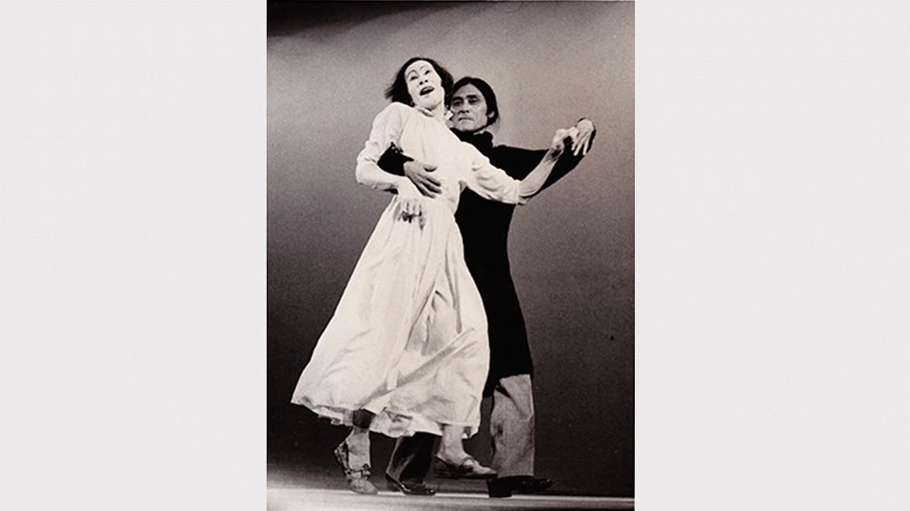 Kazuo Ohno y Tatsumi Hijikata en el estreno de La Argentina Sho, Daiichi Seimei Hall, Tokio, 1 de noviembre de 1977 © Naoya Ikegami