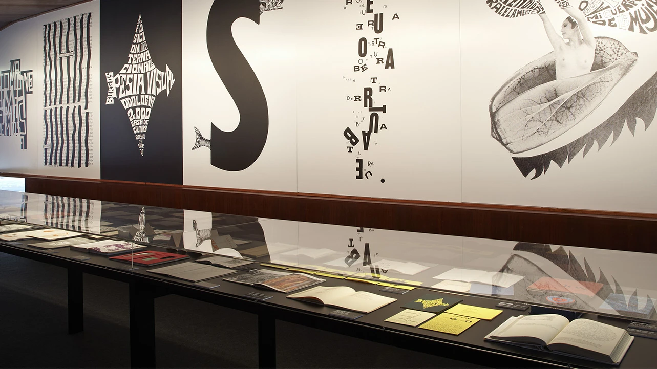 Vista de la muestra documental La escritura desbordada: poesía experimental española y latinoamericana, 1962-1982,  2012