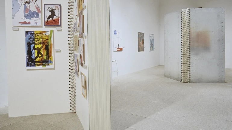 Vista de sala de la exposición. Signos del Siglo: 100 años de Diseño Gráfico en España, 2000