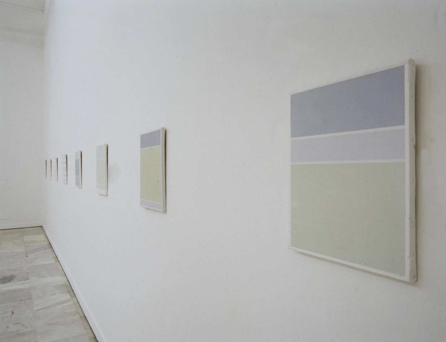 Vista de sala de la exposición. Ángel Guache. Poemas geométricos, 2001
