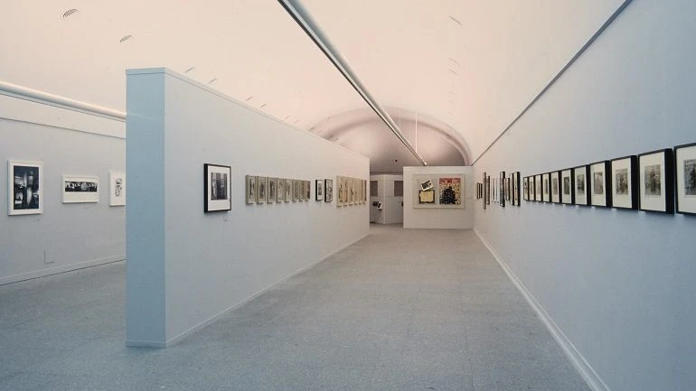 Vista de sala de la exposición. Robert Frank. HOLD STILL_keep going, 2001