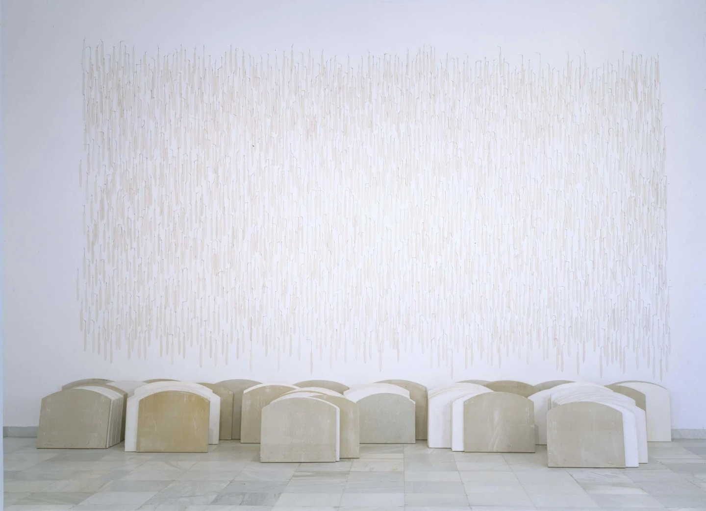 Carmen Calvo. Silencio, 1995. Instalación. Colección Museo Nacional Centro de Arte Reina Sofía, Madrid