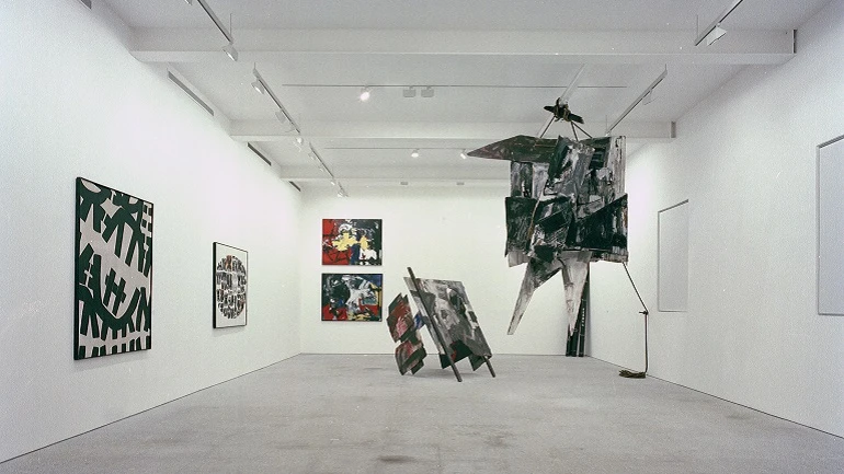 Vista de sala de la exposición. Memoria del futuro. Arte italiano desde las primeras vanguardias a la posguerra, 1990