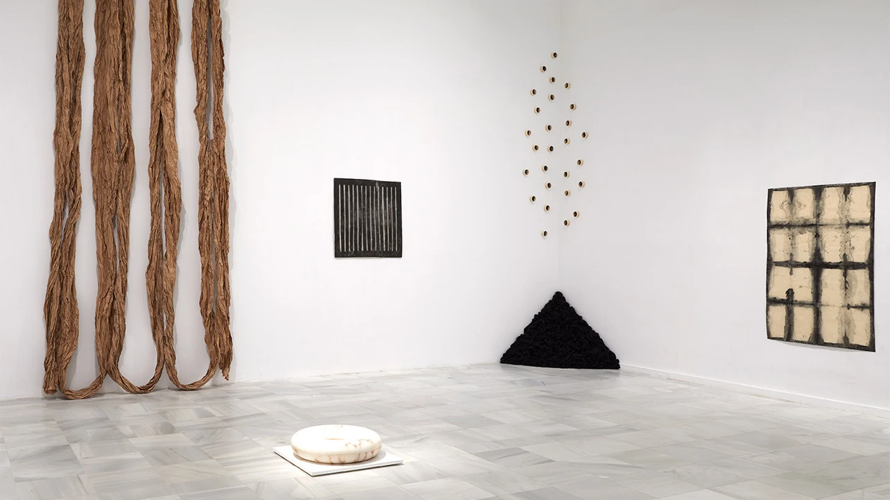 Vista de la exposición Eva Lootz. Hacer como quien dice: ¿y esto qué es?, 2024
