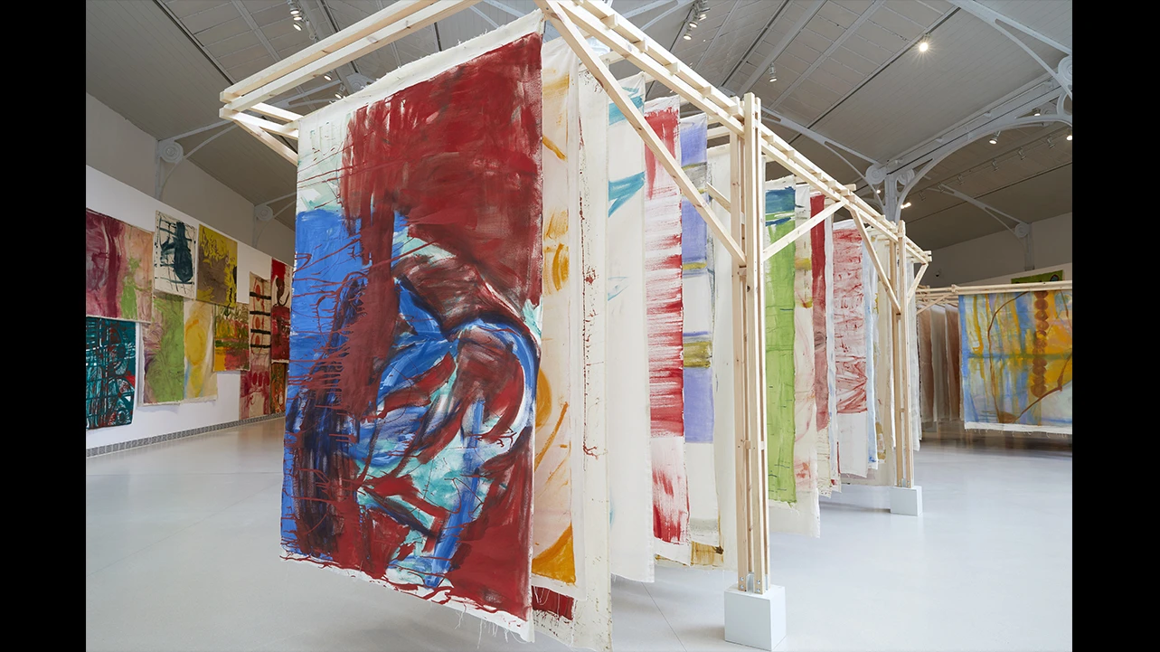 Vista de la exposición <em>Vivian Suter</em>, 2021