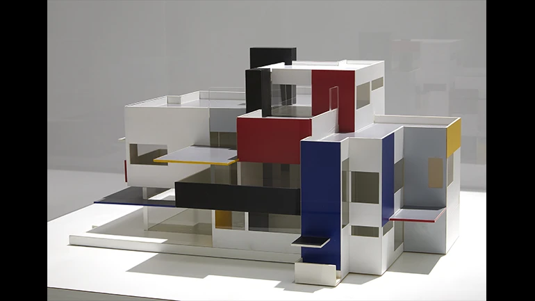 Vista de la exposición Mondrian y De Stijl, 2020